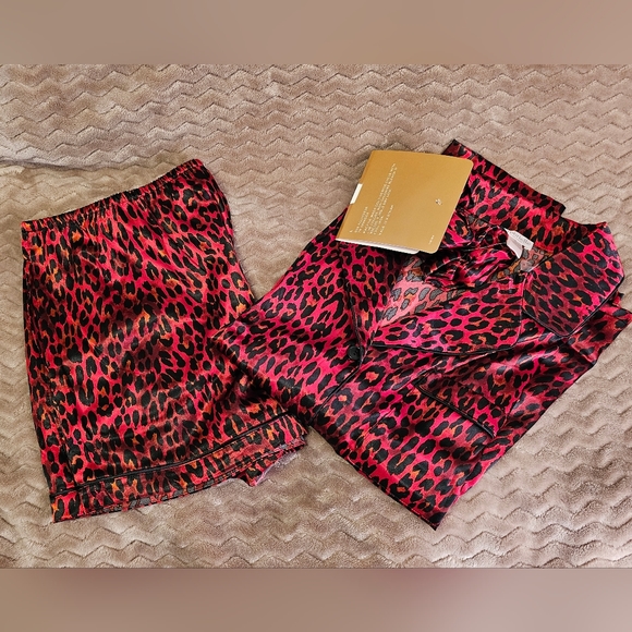 Ambrielle 3 Piece Pajama Set, Short Set & Scrunchie, Red & Black Leopard Print - Picture 4 of 9